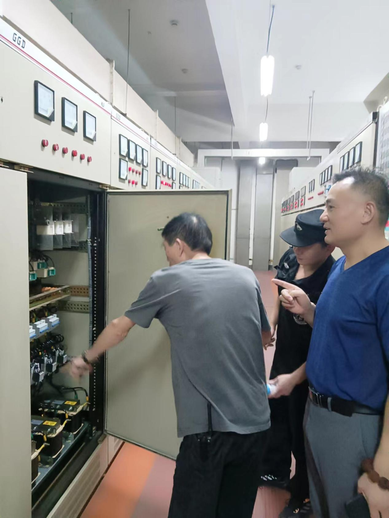 當(dāng)好商城安全“守夜人”！錢江商城開展安全夜查行動