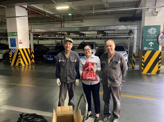 水晶城工會(huì)開展夏日送清涼活動(dòng)