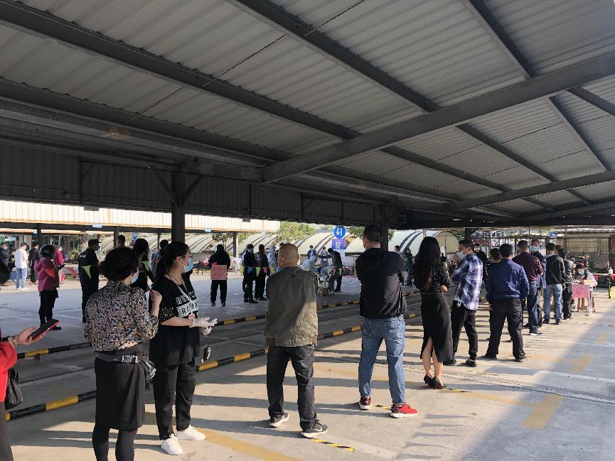 連續(xù)三天！錢江商城扎實(shí)做好市場(chǎng)從業(yè)人員核酸檢測(cè)工作