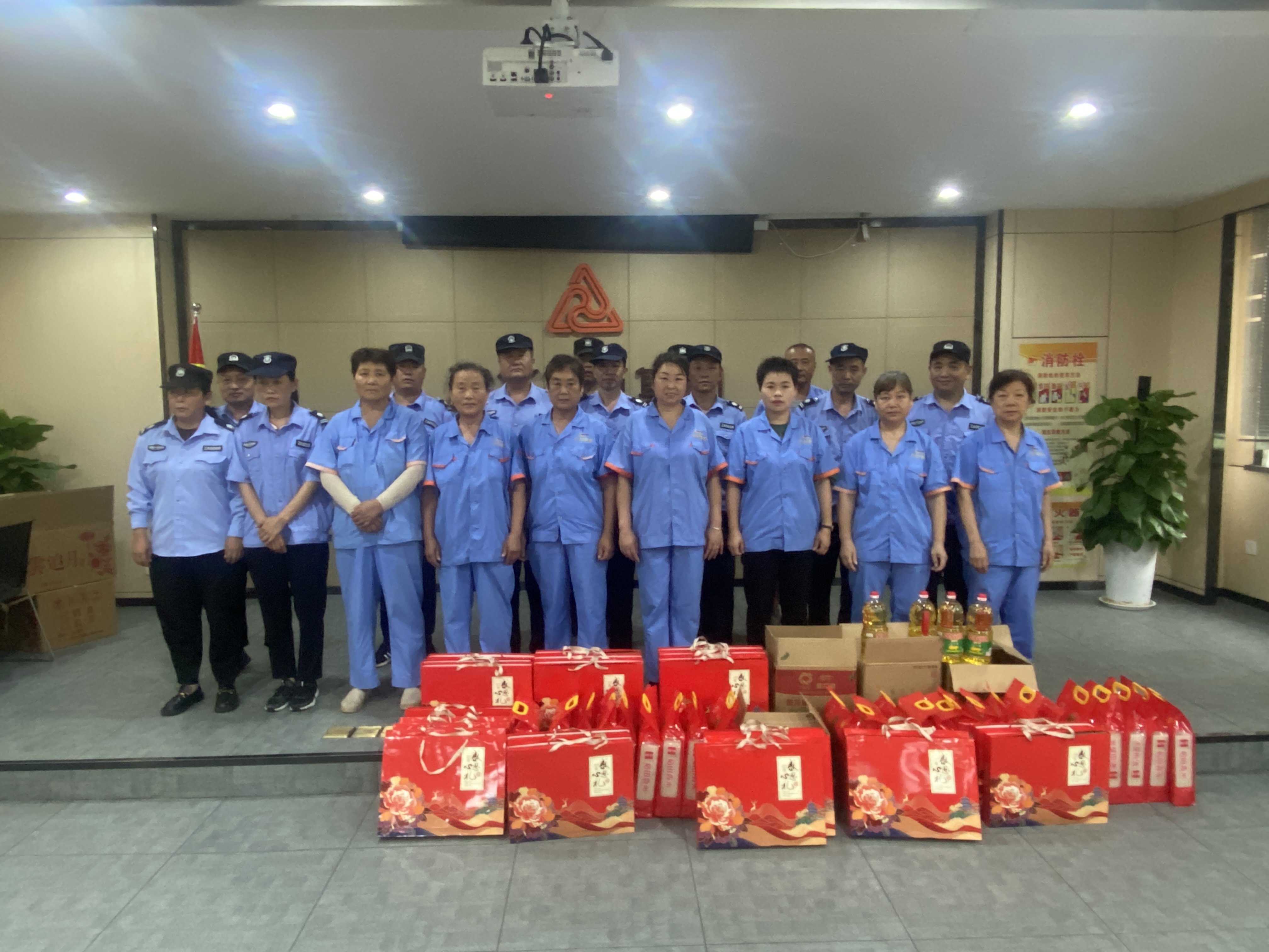 “濃情中秋節(jié)，慰問暖人心”——建華文創(chuàng)集團(tuán)工會(huì)開展一線職工慰問活動(dòng)