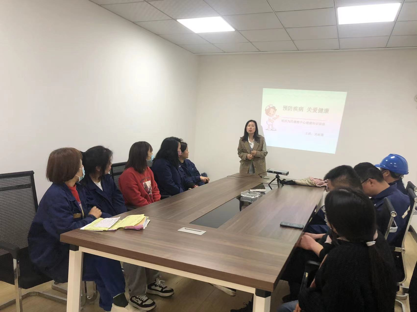 關(guān)注健康，遠(yuǎn)離疾病