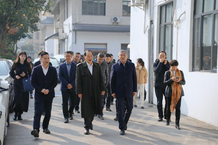 市政協(xié)黨組副書記、副主席許明一行赴律威調解中心調研