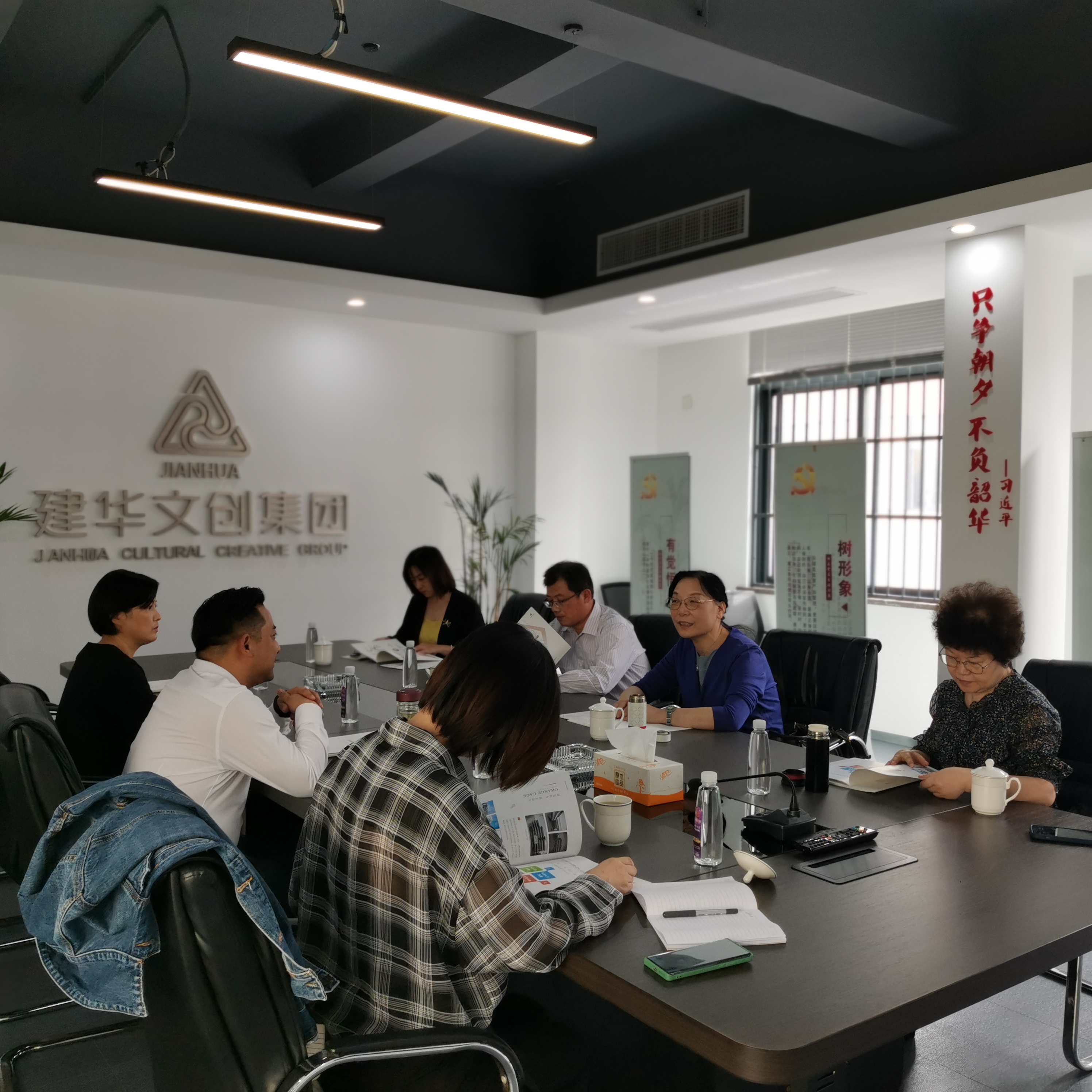 浙江省工商業(yè)聯(lián)合會(huì)秘書長(zhǎng)陳俊燕一行蒞臨廬陽(yáng)建華文創(chuàng)園調(diào)研