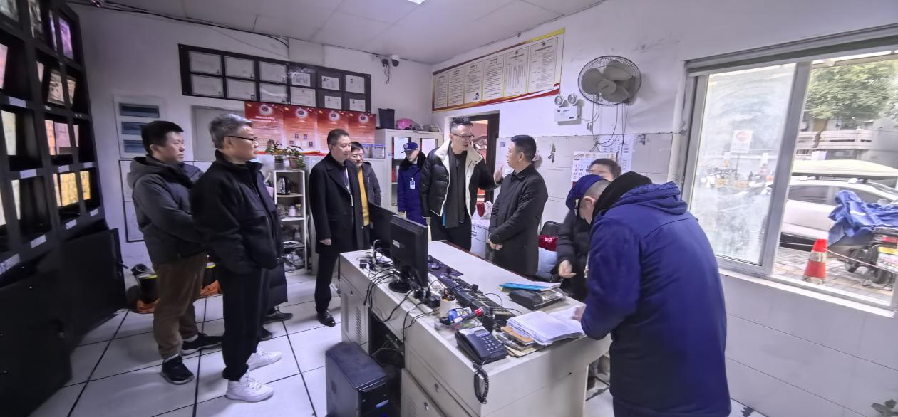 大關街道走訪錢江商城開展安全生產(chǎn)專項檢查