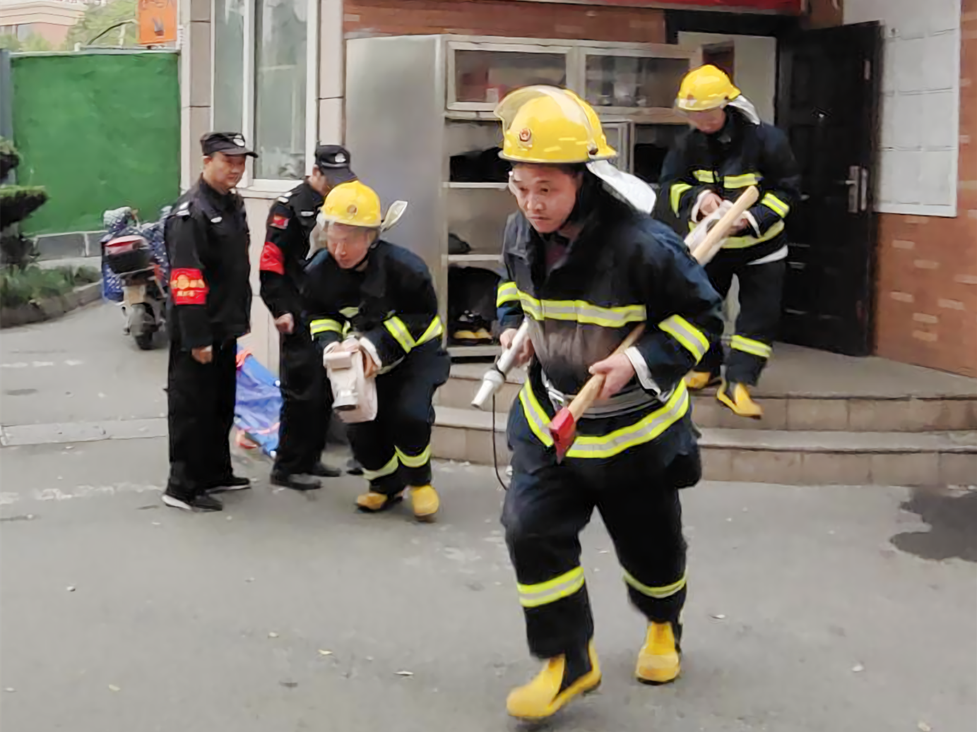 安全第一，防范為先——建華市場開展消防疏散演練活動