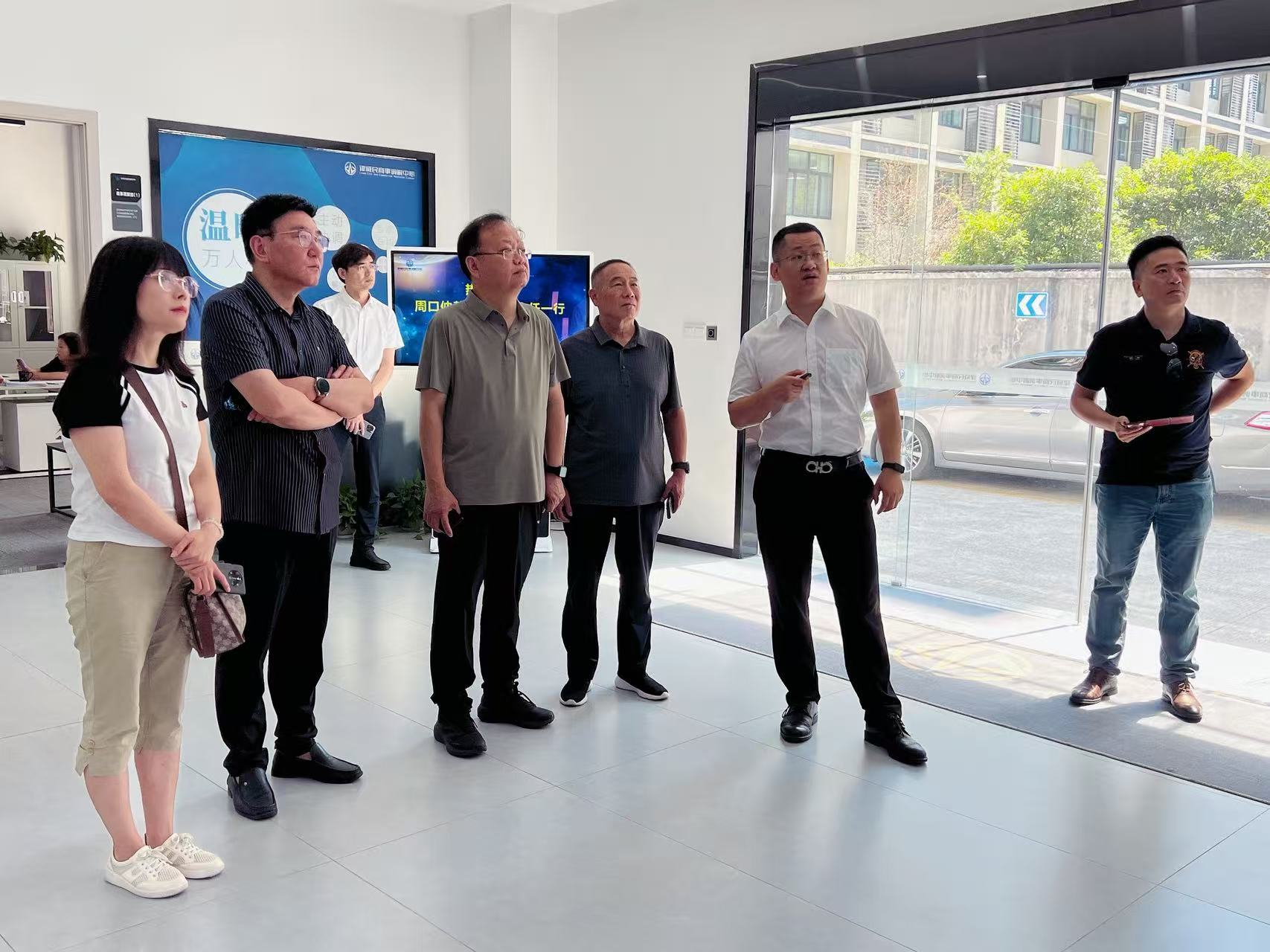 河南省周口市仲裁委員會主任孔令奎一行赴律威調解中心調研