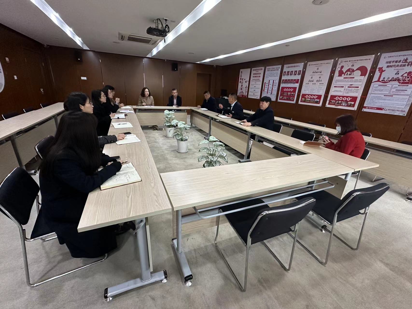 水晶城召開(kāi)降本增效專(zhuān)項(xiàng)會(huì)議