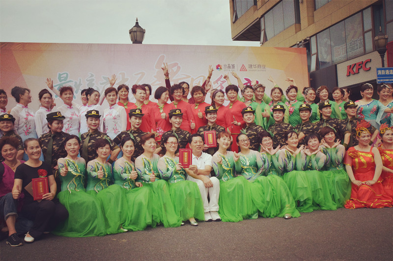 水晶城廣場(chǎng)舞大賽圓滿舉行