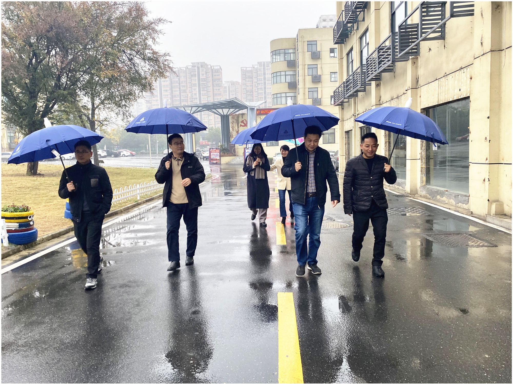 廬陽區(qū)總工會(huì)黨組書記夏輝 蒞臨廬陽建華文創(chuàng)園調(diào)研