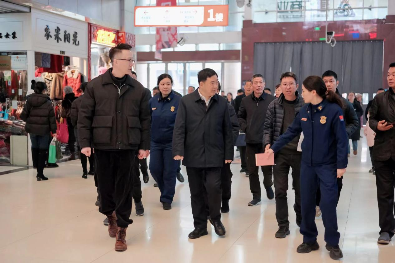 省、市、區(qū)領(lǐng)導(dǎo)蒞臨錢江商城指導(dǎo)安全生產(chǎn)工作