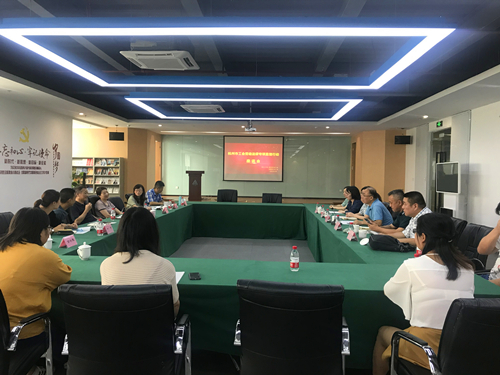 20190822市工會勞動法律專項監(jiān)督行動座談會在建華文創(chuàng)集團(tuán)總部召開 (1).jpg